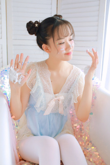 美女100%露全身